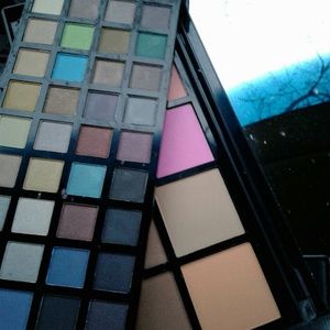 Huge ELF face and eye pallet